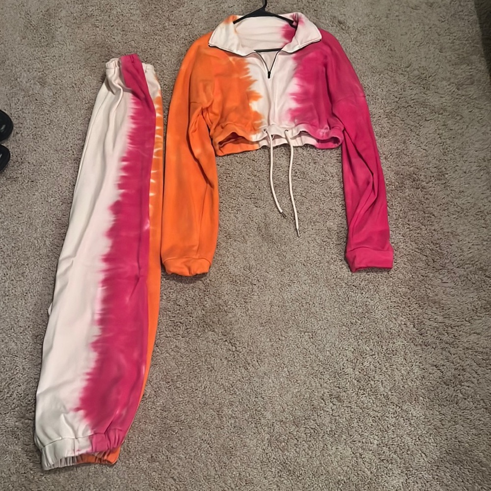 Cute sweatsuit with crop pullover top